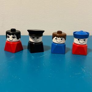 Vintage 1977 Lego figurines